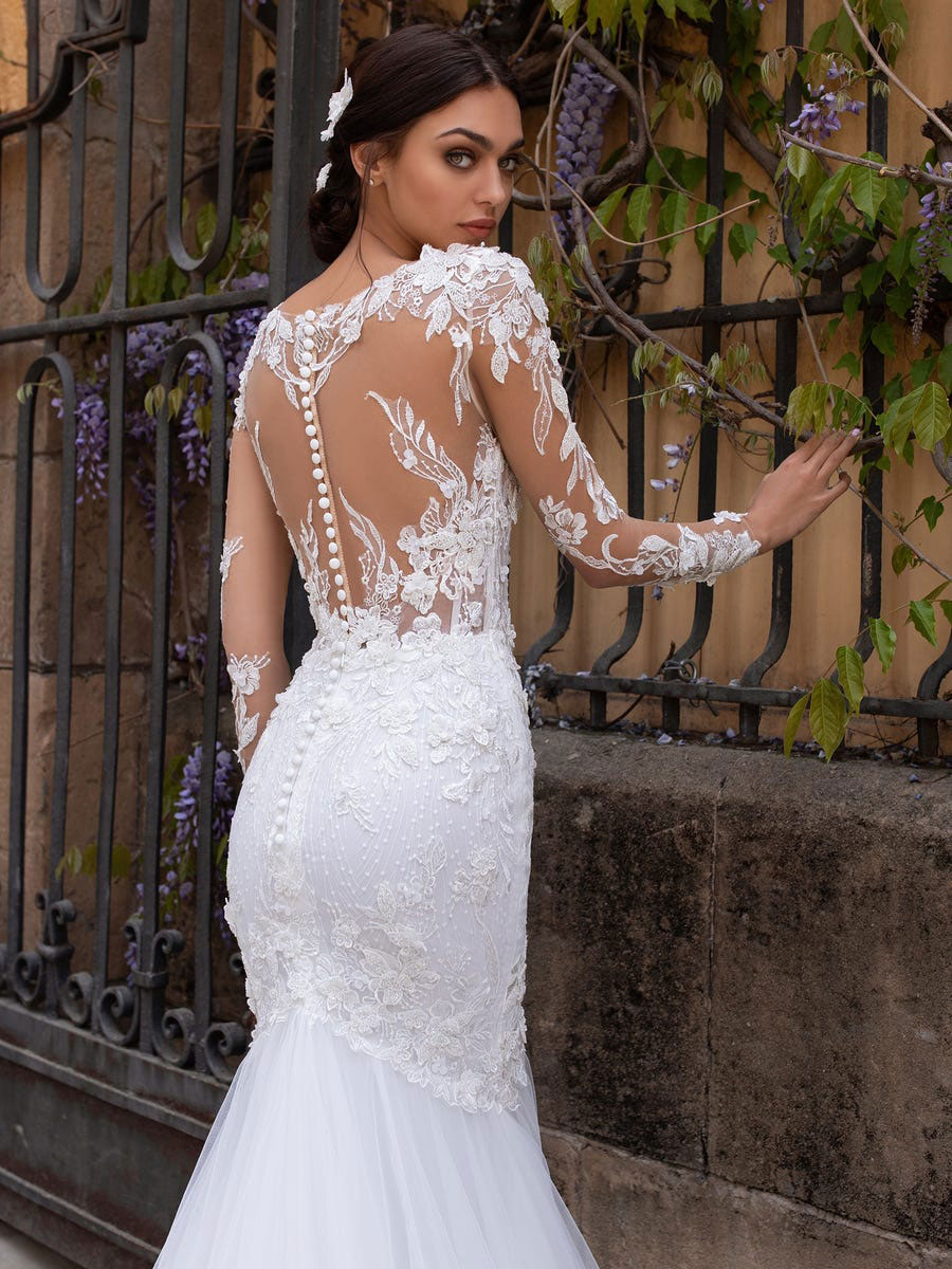 Mermaid wedding dress with V-neck, a tattoo-effect back and long sleeves